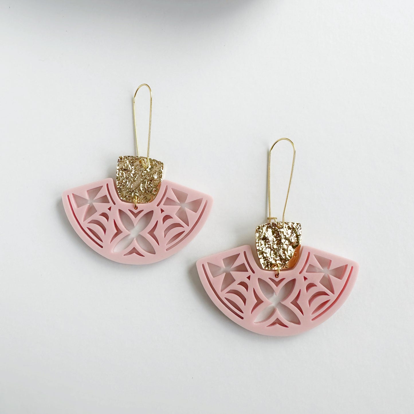 Manulua Drop Earrings (White/Black/Red/Pink)