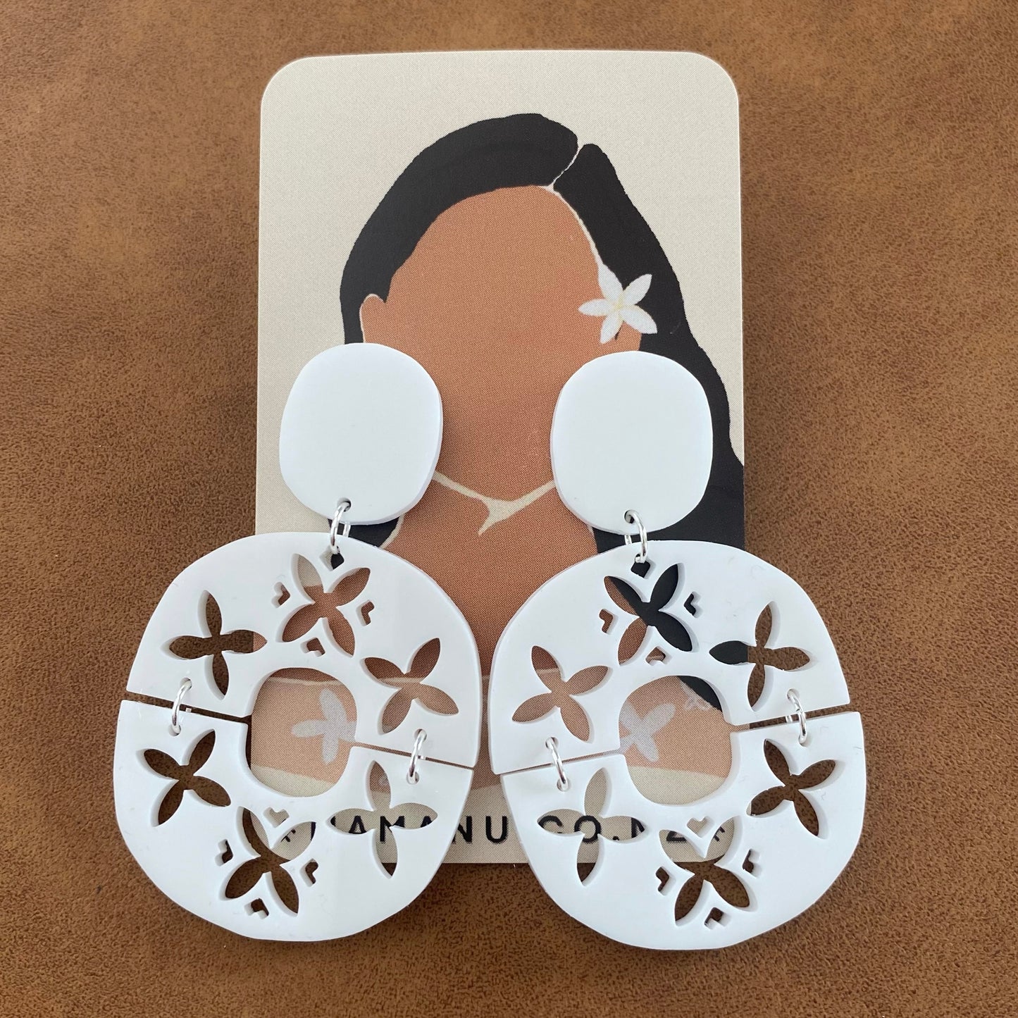 Lei Earrings (White/Red..)