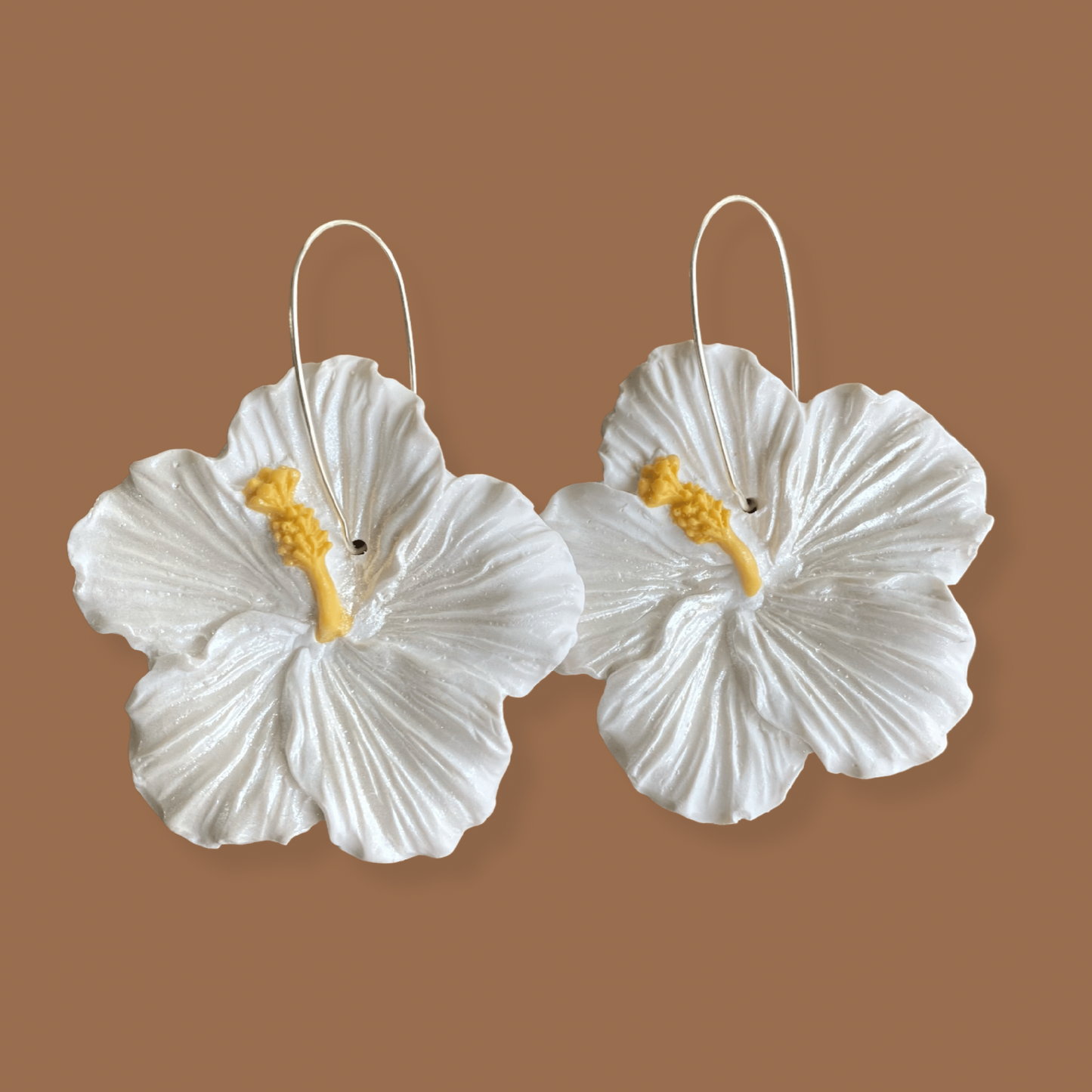 Clay Aute Earrings (Pearl White)