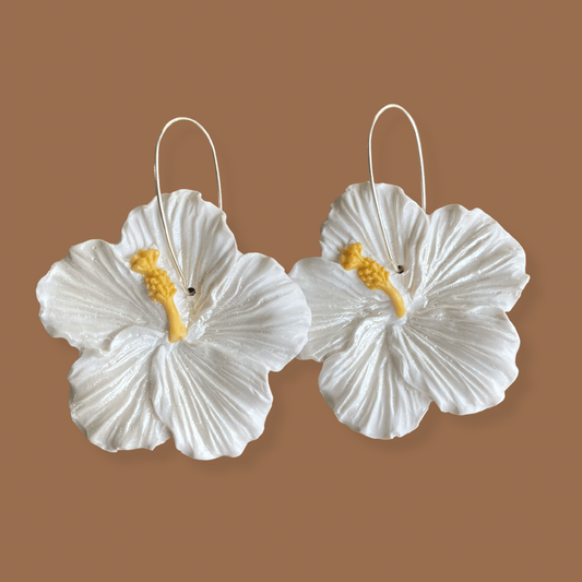 Clay Aute Earrings (Pearl White)