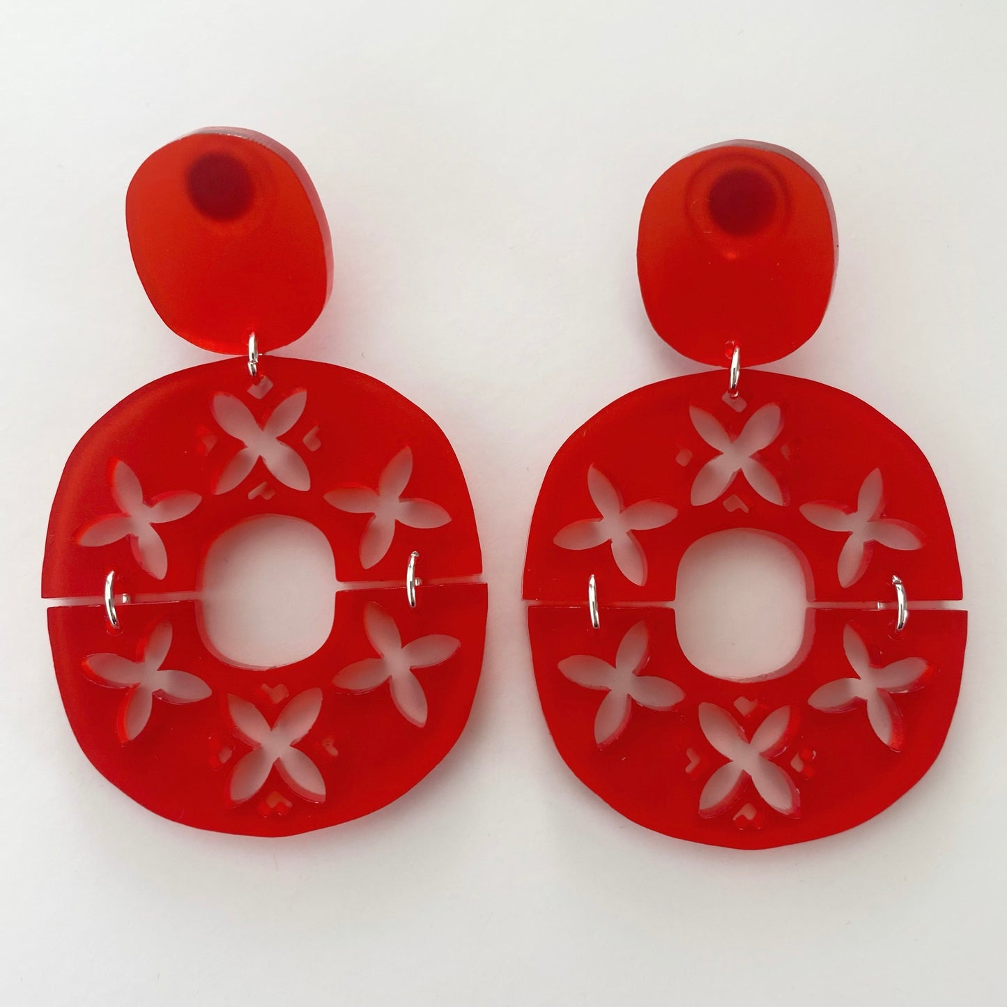 Lei Earrings (White/Red..)